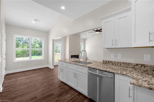 kitchen featuring a peninsula, a sink, vaulted ceiling, visible vents, and dishwasher
