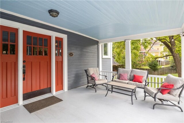 entrance to property featuring an outdoor living space