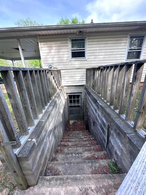 225 Dan Bryant Rd, Pilot Mountain, NC 27041 - view of staircase