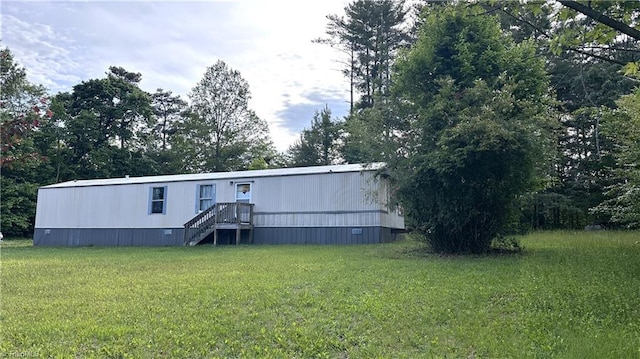 225 Dan Bryant Rd, Pilot Mountain, NC 27041 - view of front facade featuring a front lawn