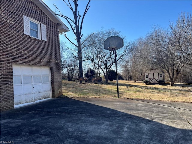 view of yard featuring a storage shed and a garage