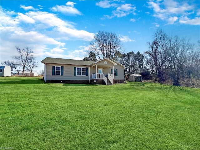 single story home featuring a front lawn