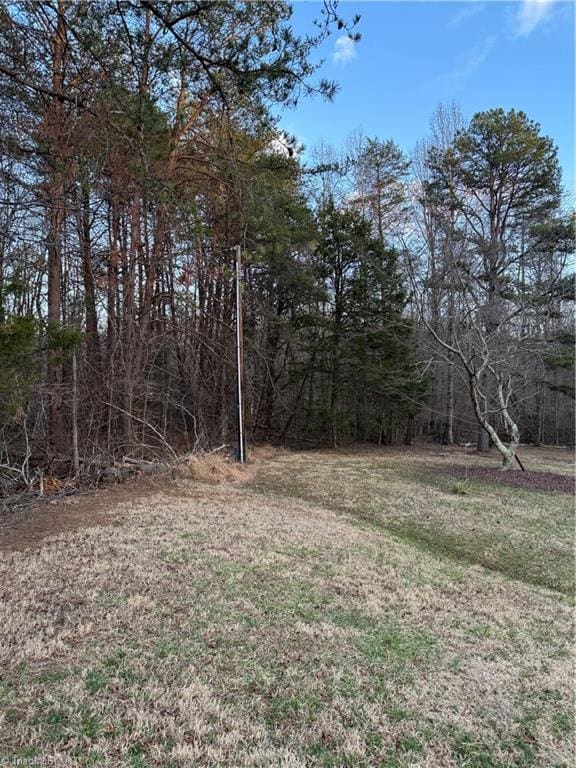 Listing photo 3 for 5029 Fletcher Dr, Walkertown NC 27051