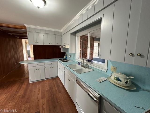 kitchen featuring white cabinetry, sink, crown molding, dark wood-type flooring, and white appliances