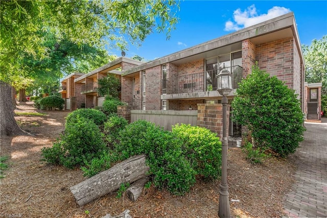 1725 S Hawthorne Rd, Winston-Salem, NC 27103 - view of front of property featuring brick siding and a balcony