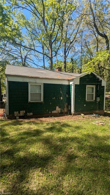 2806 Robin Hood Dr, Greensboro, NC 27408 - view of front of home featuring a chimney and a front yard