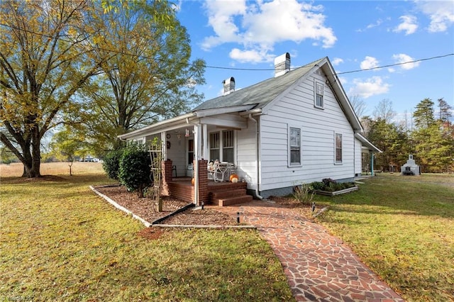 view of front of property with a porch and a front yard