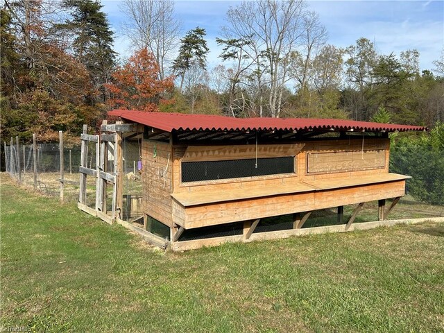 view of outdoor structure featuring a yard