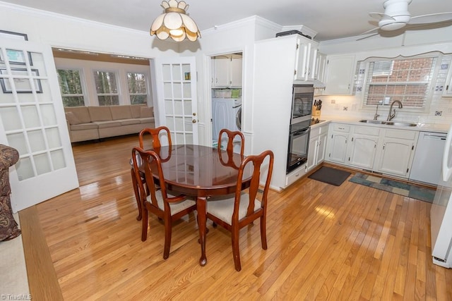 dining space featuring ceiling fan, crown molding, sink, and light hardwood / wood-style flooring