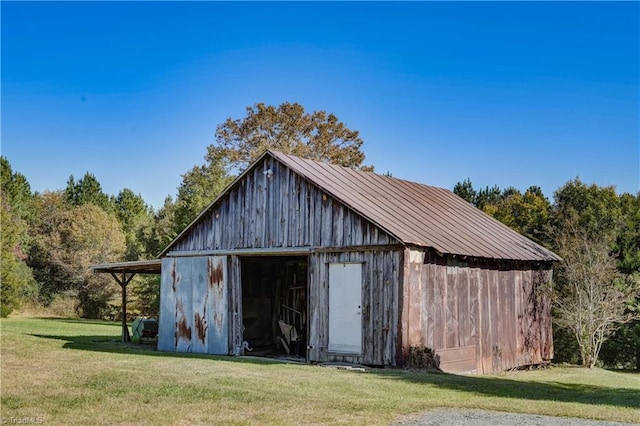 view of outdoor structure with a yard