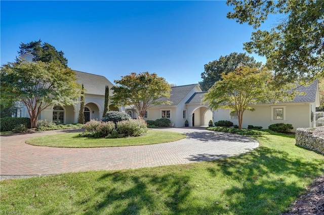 view of front of house with a front lawn