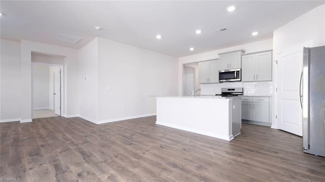 280 Lisa Ln, Winston-Salem, NC 27107 - kitchen with appliances with stainless steel finishes, dark wood-type flooring, decorative backsplash, baseboards, and a kitchen island with sink
