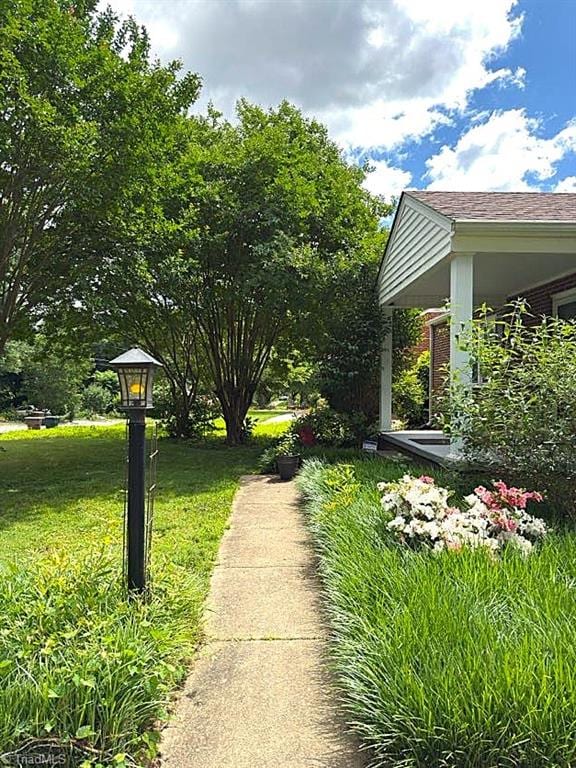 211 Hermitage Rd, Greensboro, NC 27403 - view of grassy yard