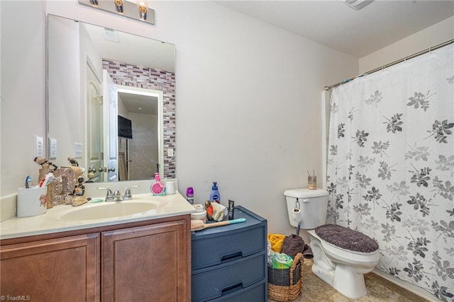full bathroom with a shower with shower curtain, toilet, and vanity