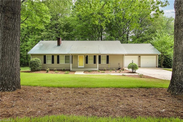 ranch-style home featuring a front lawn and a garage