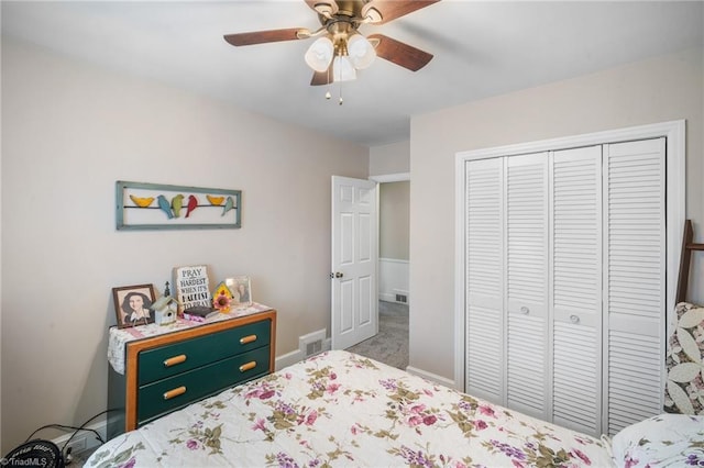 bedroom with baseboards, carpet, a ceiling fan, and a closet