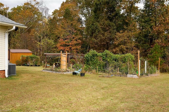 view of yard featuring central AC unit