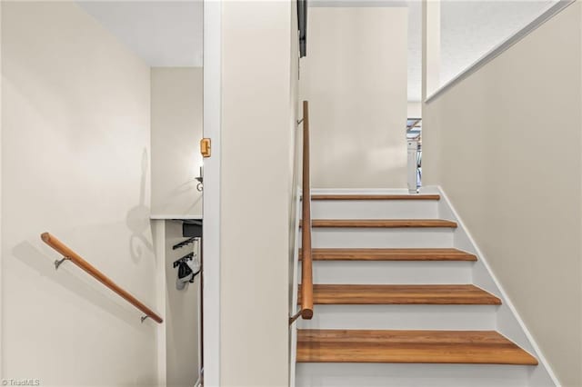 2664 Old Thomasville Rd, Winston-Salem, NC 27107 - view of staircase