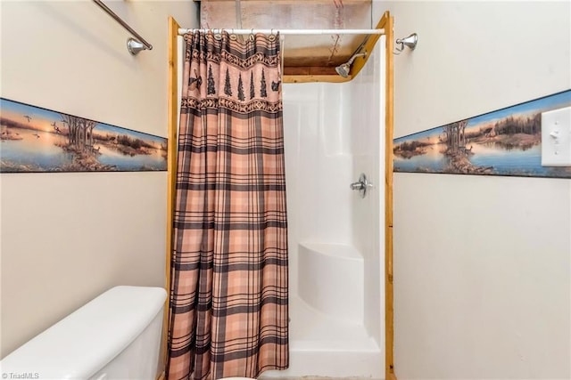 bathroom with curtained shower and toilet