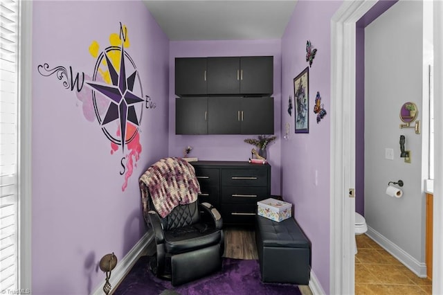 living area featuring light tile patterned floors and baseboards