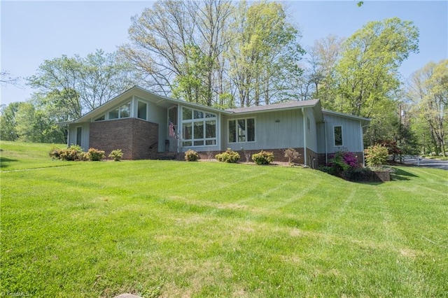 back of house featuring a lawn