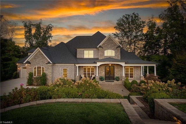 view of front of house featuring a yard