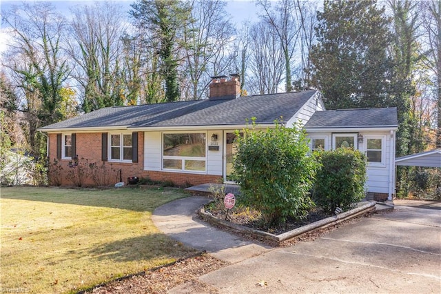 ranch-style house featuring a front lawn