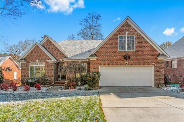 view of front property featuring a garage