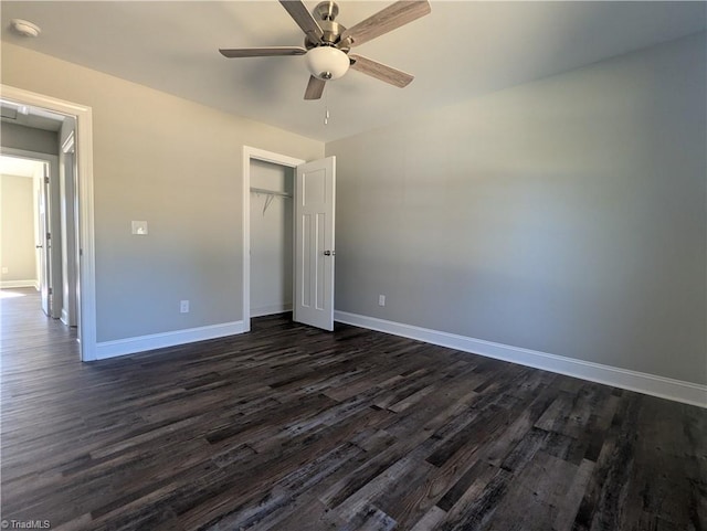 unfurnished bedroom featuring dark wood-type flooring, baseboards, a closet, and ceiling fan