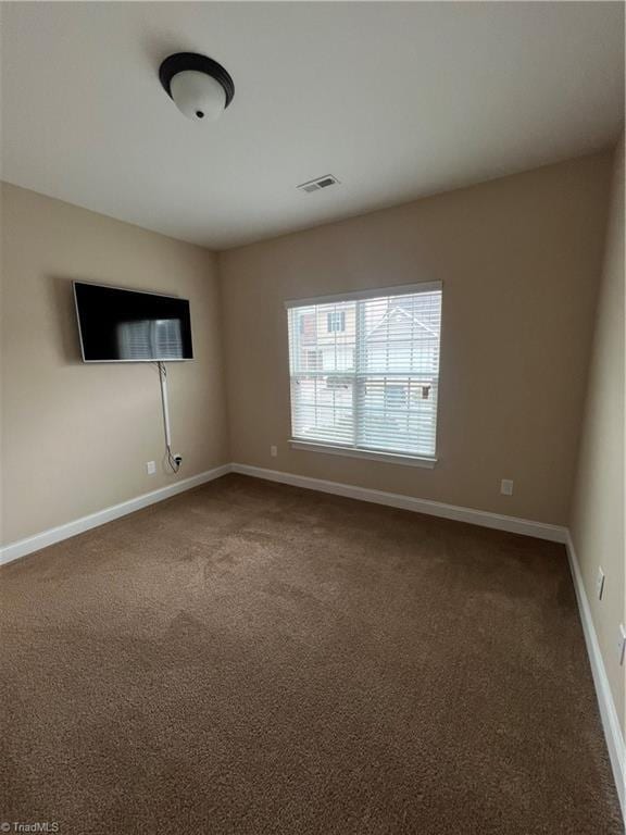 empty room featuring carpet flooring