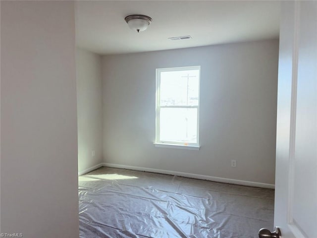 unfurnished room with visible vents and baseboards