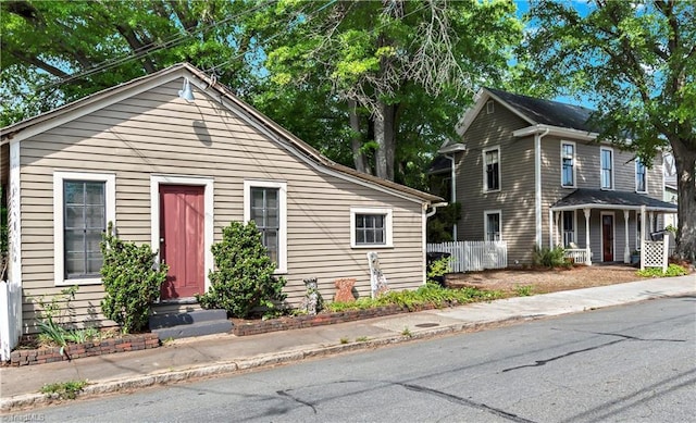 view of front of house featuring fence
