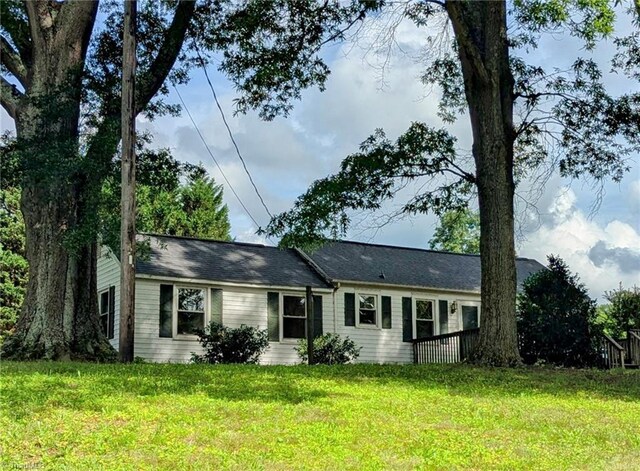 5675 Main St, Bethania, NC 27040 - ranch-style home with a front yard