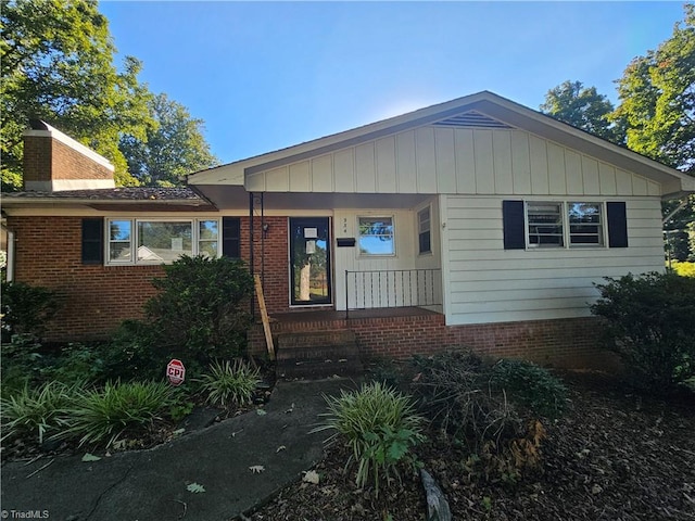 view of front of property with covered porch