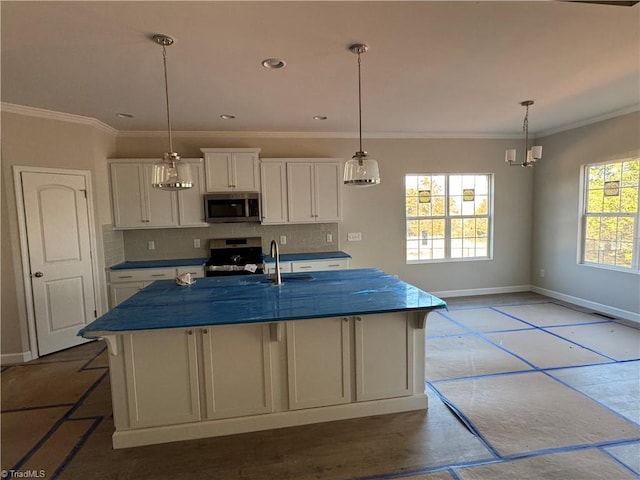 kitchen with tasteful backsplash, white cabinetry, stainless steel appliances, and a kitchen island with sink