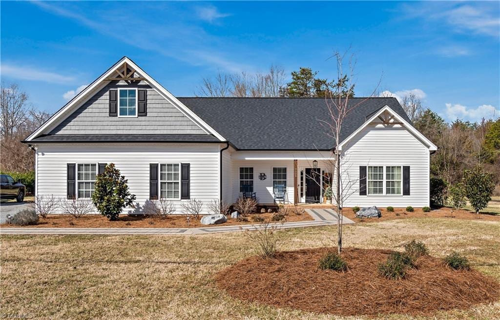 view of front of home featuring a porch and a front yard