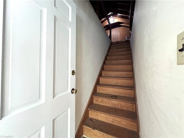 508 Audubon Dr, Greensboro, NC 27410 - view of staircase
