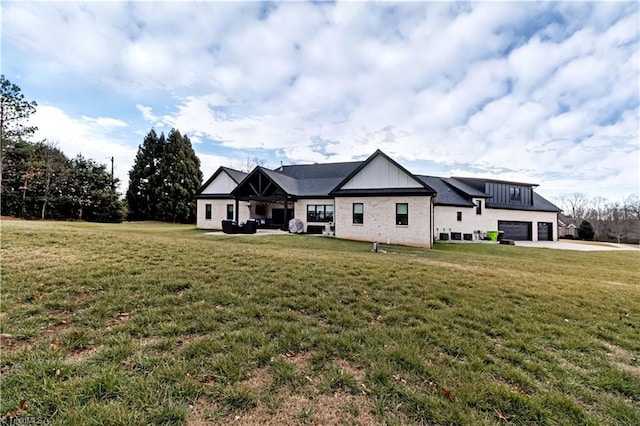 view of front of house with a garage and a front yard