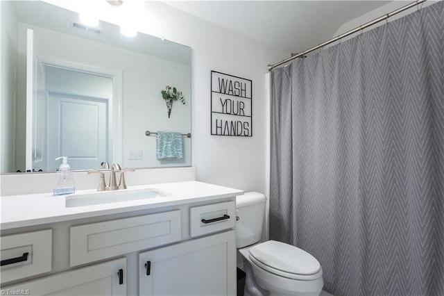 full bathroom with vanity, toilet, visible vents, and a shower with curtain