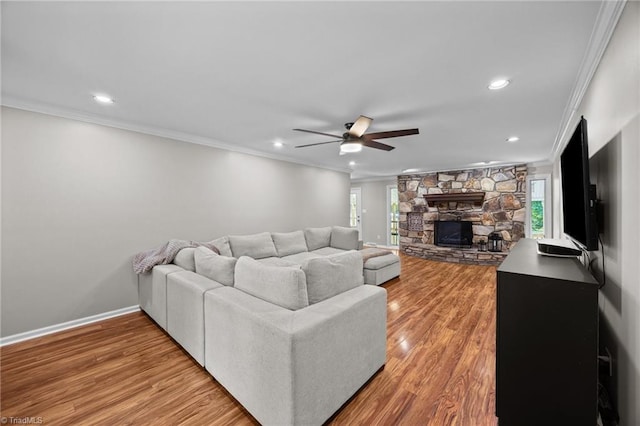 living area featuring recessed lighting, ceiling fan, and ornamental molding