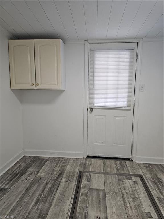 laundry room featuring baseboards and wood finished floors