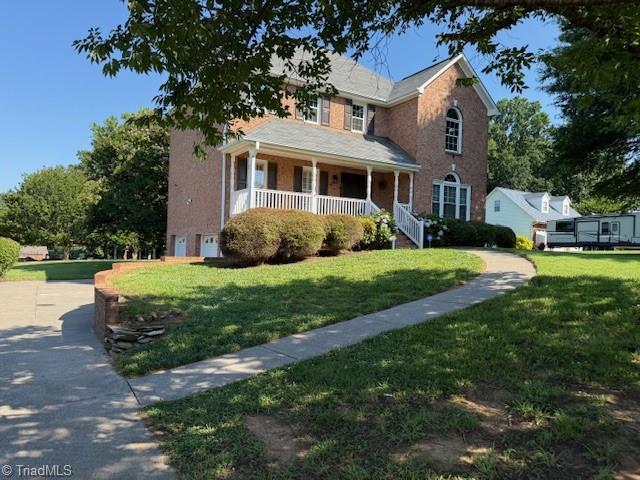 121 Spring Lake Ct, Lexington, NC 27295 - traditional-style house with a porch and a front yard