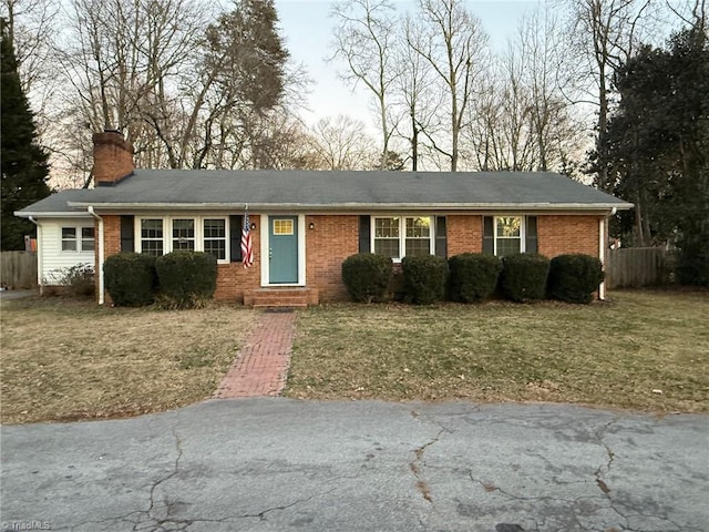 single story home with a front yard