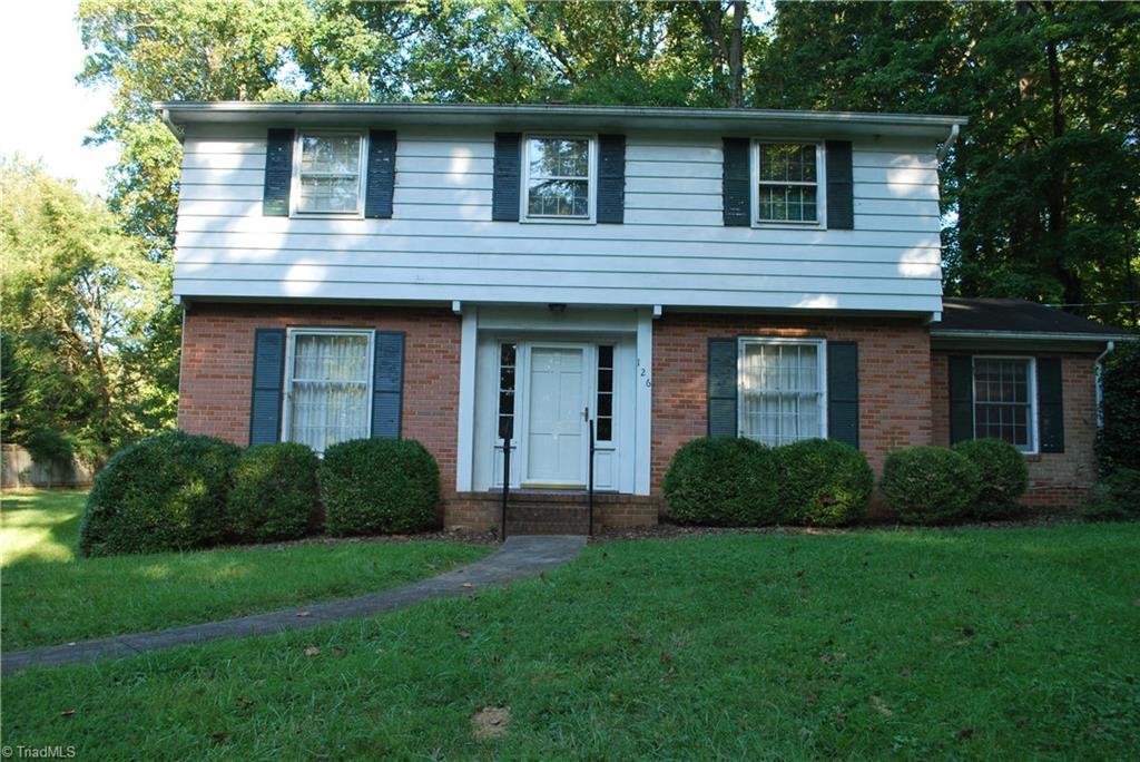 view of front of house with a front yard