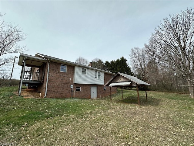 rear view of house featuring a lawn