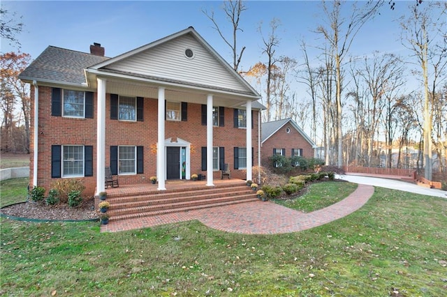 greek revival inspired property featuring a front yard