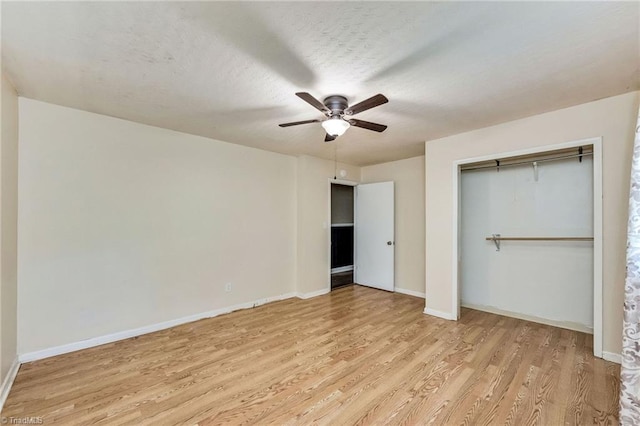 unfurnished bedroom featuring a closet, a ceiling fan, baseboards, and light wood-style floors