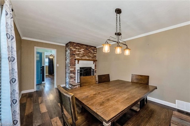 dining area featuring visible vents, hardwood / wood-style flooring, and baseboards