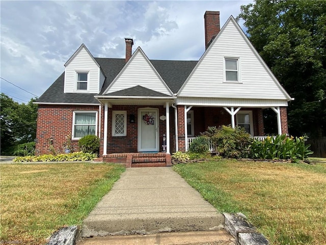 view of front of house featuring a front lawn and covered porch