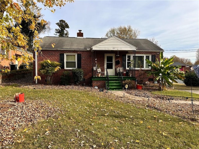 view of front of property with a front yard